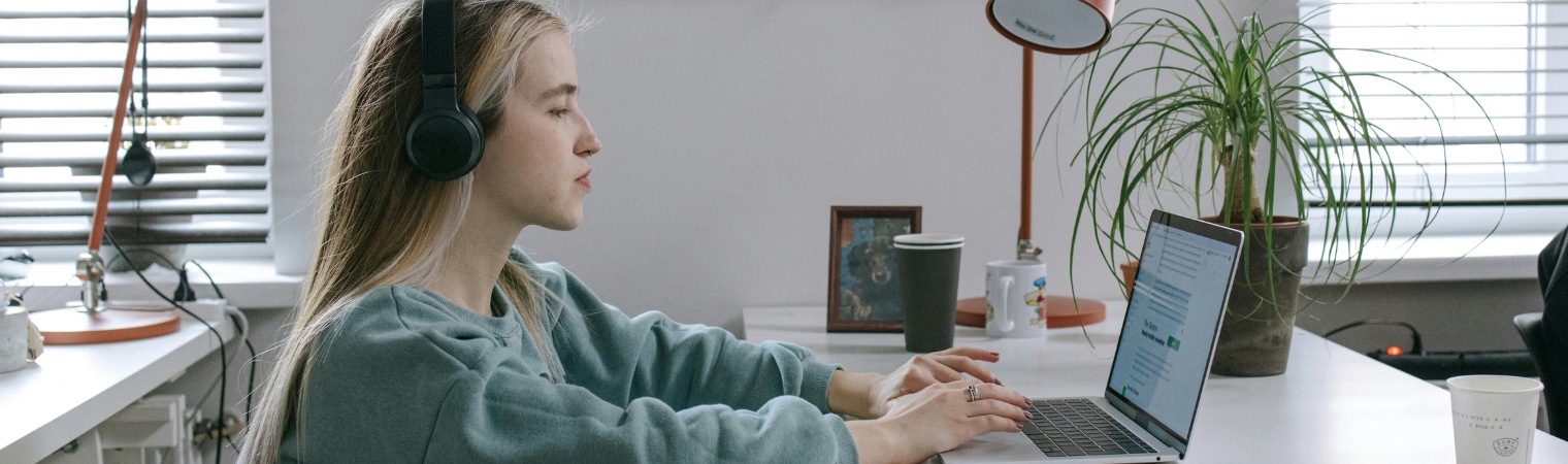 The Science Behind Why Lo-Fi Music Is So Popular for Study and Relaxation